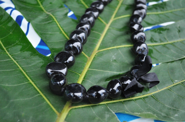 Hawaiian Kukui Nut Lei in Black